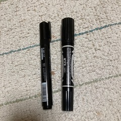 蛍光マーカーなど各一本の画像