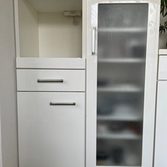 たくさんお問い合わせありがとうございました。食器棚の画像