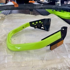 ARCTIC CAT 純正フロントバンパー　ハイパーグリーン　スノーモービルの画像
