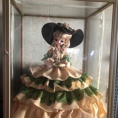 西洋人形ガラスケース入り