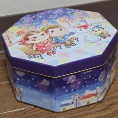 不二家 フェアリーランド缶 ウィンターデザイン限定 ペコちゃん ポコちゃん 冬季の画像