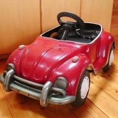 vw ビートルのペダルカーを探しています。