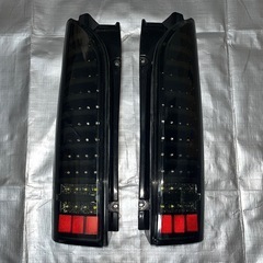 a_トヨタ200系ハイエース用 LED スモーク テールランプ テールライト 左右 60-1351Bの画像