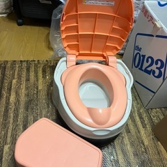 コンビ　本物のトイレみたいなオマル　ステップ付き