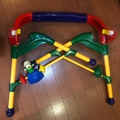 つかまり立ち補助、おもちゃの画像
