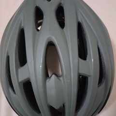 自転車用の大人用ヘルメットです