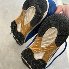 アシックススニーカーの画像