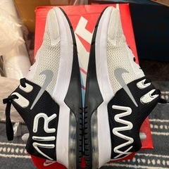 NIKEシューズ4足まとめて譲りますの画像