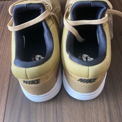 AIR MAX ZERO Gold Metallicの画像
