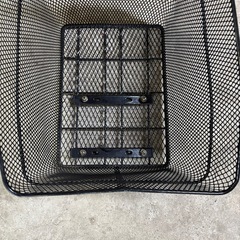 【最終値下げ】自転車の荷台に取り付けるカゴの画像
