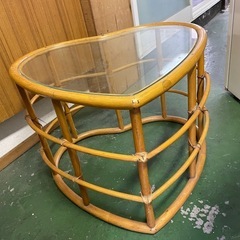 ハート型ラタン ガラステーブルの画像