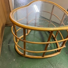 ハート型ラタン ガラステーブルの画像
