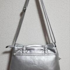シルバー　ショルダーバッグ　リボンの画像