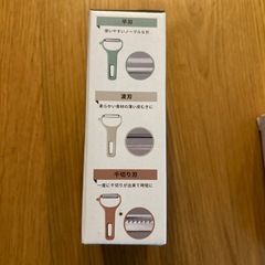【新品】ピーラー3点セット、タッパーの画像
