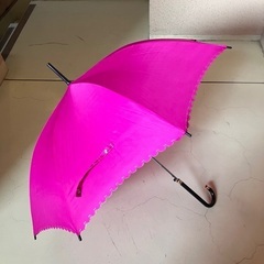 華やかな綺麗なピンクの長傘（交通事故防止にも！！）
