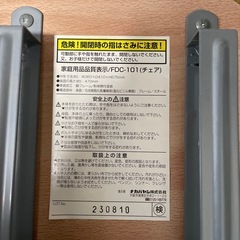 机と椅子
の画像