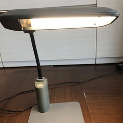 コンパクトで強力な電気スタンド