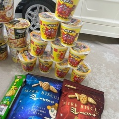 カップ麺　お菓子
