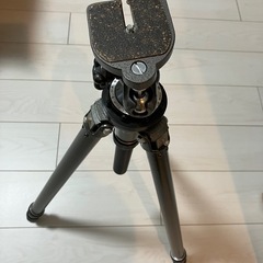 GITZO ジッツオ　カメラ三脚とストラップの画像
