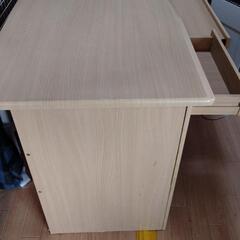 使ってください!パソコンテーブルの画像
