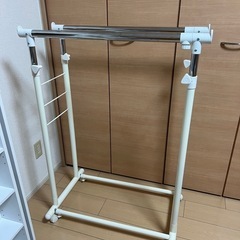 【受け渡し予定者さま決まりました】
伸縮性ハンガーラックの画像