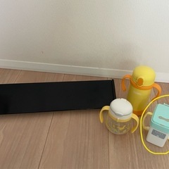 山崎実業　排気口カバー　や　赤ちゃん食器類　ストローマグ　エプロ...
