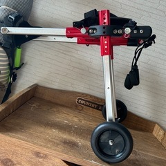 犬用車いす 赤と銀