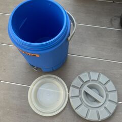 【最終値下げ】水用タンク　15リットルの画像