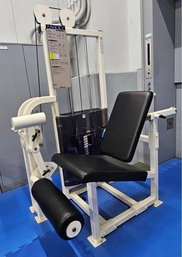 レッグエクステンションマシン　筋トレマシン