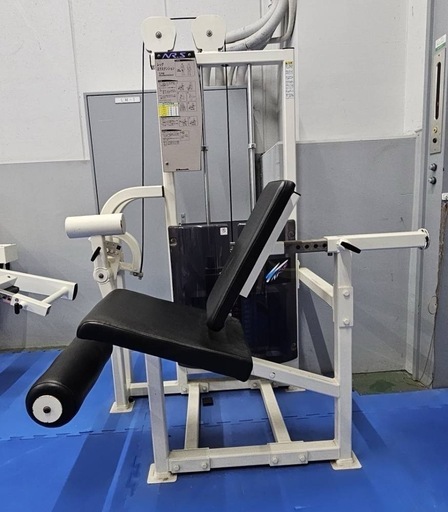 レッグエクステンションマシン　筋トレマシン