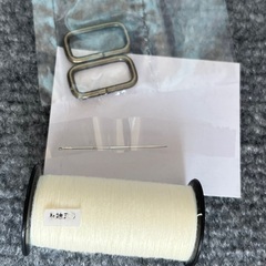 【無料】ミシン糸 クリーム？ 針 角カン残り2個 手芸