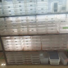 ダイソーコンテナ、書類ラックを処分します。の画像