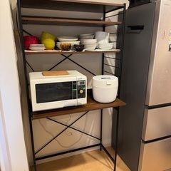 黒パイプと木のキッチンラック（スライド棚付き）の画像