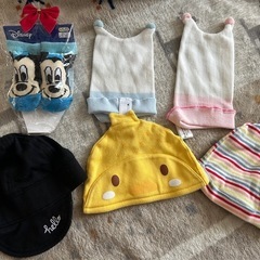 男の子ベビー服（50-70）８着+帽子５個＋靴下1足セット　の画像
