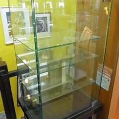 開店セール中につき、通常特価43,978円より20％引きの35,182円!　ガラスショーケース　コレクションケース　ガラス棚3枚　引き出し付き　展示 コレクション 什器の画像