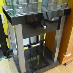 開店セール中につき、通常特価43,978円より20％引きの35,182円!　ガラスショーケース　コレクションケース　ガラス棚3枚　引き出し付き　展示 コレクション 什器の画像