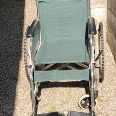 折り畳み式　車椅子　要タイヤ修理　　中古