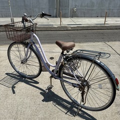 自転車　後ろのタイヤがパンクしています