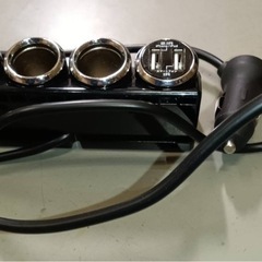 3連シガーソケットの画像