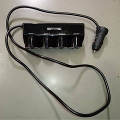 3連シガーソケットの画像