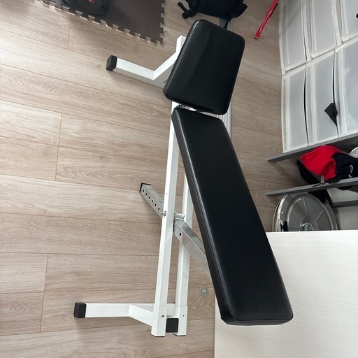 可変式ダンベル（40kg×2）、16kgケトルベル、可変式フラットベンチ