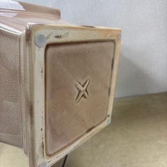 正方形陶器の植木鉢の画像