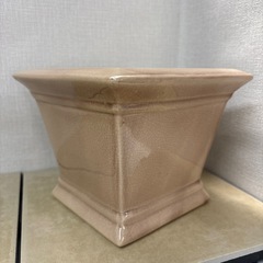 正方形陶器の植木鉢の画像