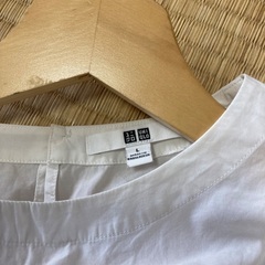 ユニクロの白いシャツ無料です。の画像