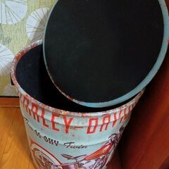 ペール缶の椅子の画像
