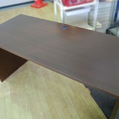 オフィスデスク 幅140×奥行60×高さ70cm Z-RFPLD-1460W2 ノルムシリーズ 木製デスク 配線穴あり シンプル 机 札幌市 清田区 平岡の画像