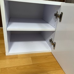扉付き物入れの画像