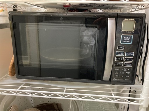 テーブル、椅子、洗濯機、電子レンジ