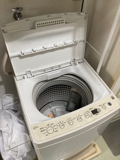 テーブル、椅子、洗濯機、電子レンジ
