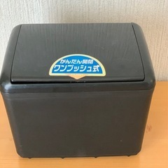 カー用品　ゴミ箱　簡単開閉　ワンプッシュ式